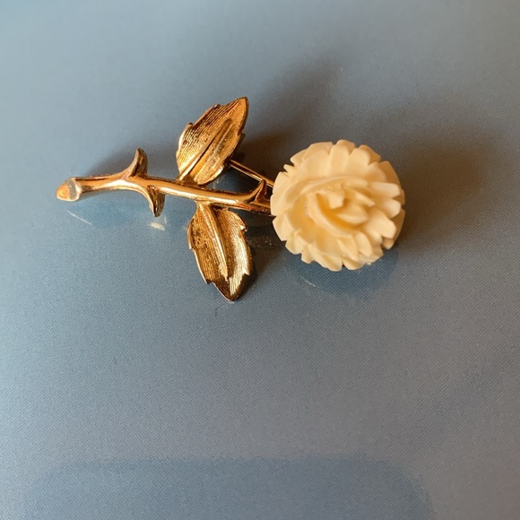 12k Gold Filled Celluloid Flowers Necklace Earring Set; and Golden Tone brooch. - Picture 3 of 10